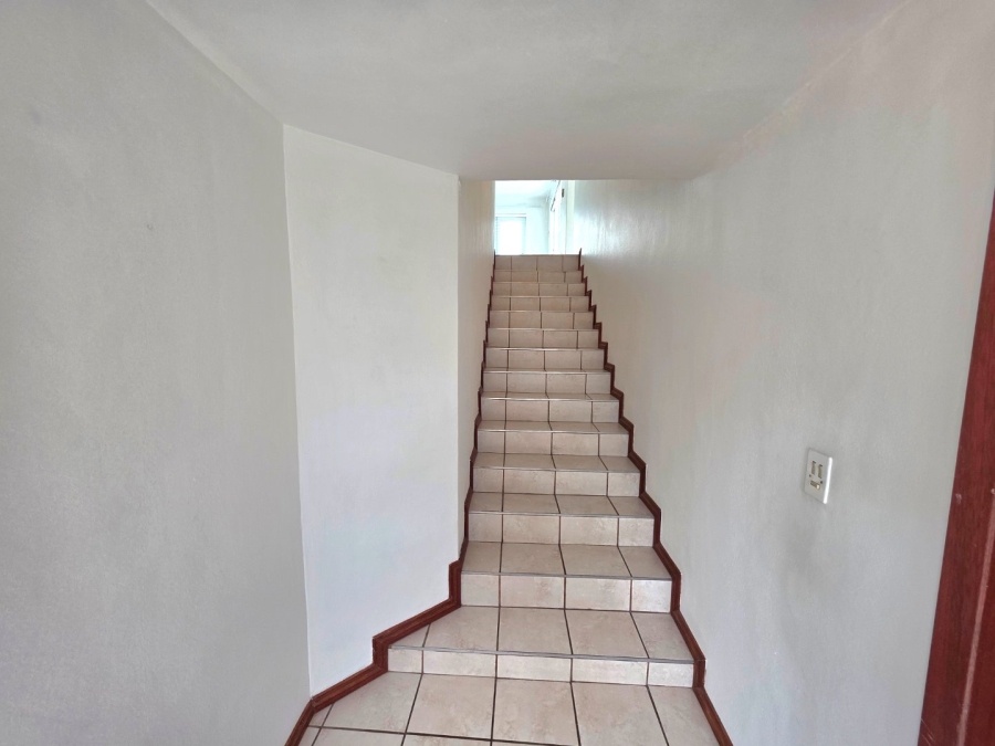 To Let 4 Bedroom Property for Rent in Hospitaalheuwel Free State